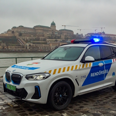 Elsőbbséget a Kéklámpásoknak!